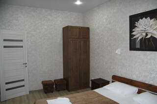 Гостиница Гольфстрим Сукко Трехместный номер с видом на горы-12