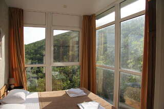 Гостиница Гольфстрим Сукко Трехместный номер с видом на горы-4