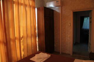 Гостиница Гольфстрим Сукко Трехместный номер с видом на горы-3